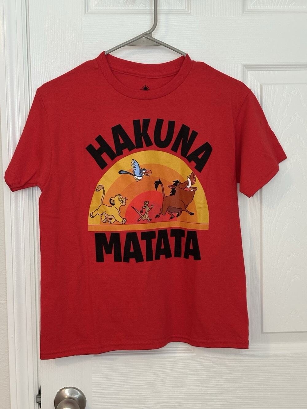 Disney The Lion King "Hakuna Matata" Graphic young T-Shirt size M Red